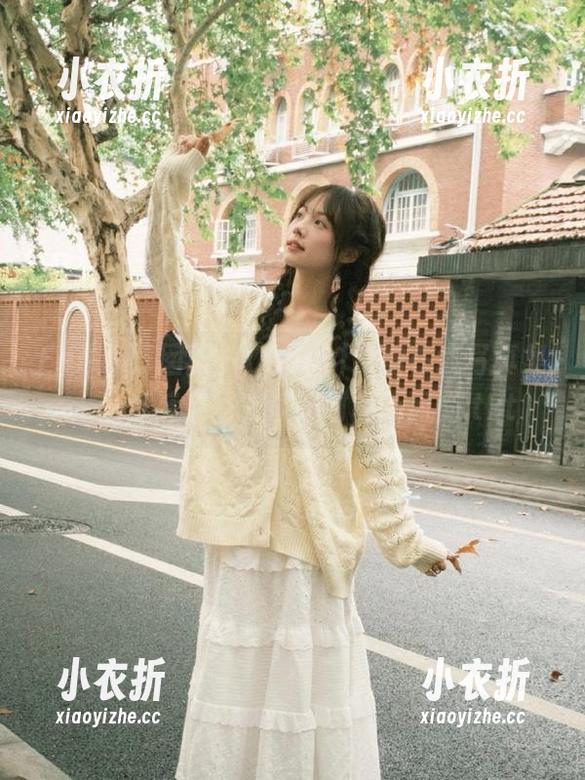 Feilin嗲囡囡 - Cheryl青树在线写真集：牛仔裤穿搭，演绎时尚新风尚.txt