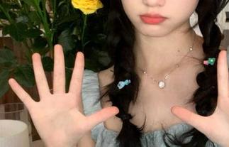 GIRLT果团网 – 酸酱兔的泳池写真在线上线，带你感受清凉夏日的美图盛宴！.txt