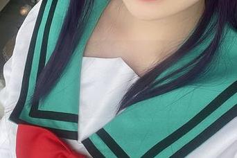 Hachi小芭水手服写真，精致cos原图一览无余！.txt