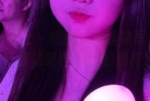 IMiss爱蜜社 – 她的全套丝袜写真：张思允Nice带你领略图片中的别样风情.txt
