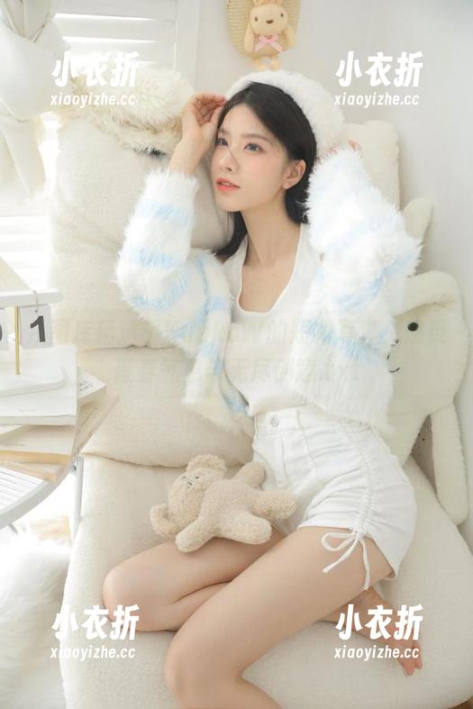 从图库精选看KuukoW的短裙写真，感受青春气息与无尽创意.txt