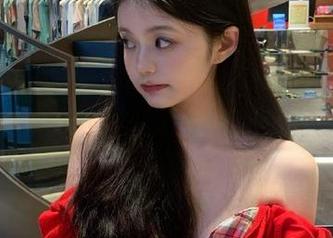 MFStar模范学院 – 妞妞koko最新写真集：靠美足出圈，结果让自嘲成了我的新标志！.txt