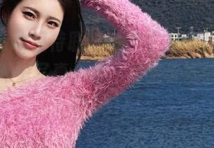 MTMeng模特联盟 – 李李七七喜喜呈现办公室私房写真合集：优雅与妩媚的完美融合.txt