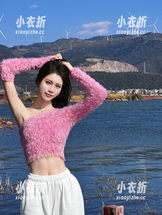 MTMeng模特联盟 - 李李七七喜喜呈现办公室私房写真合集：优雅与妩媚的完美融合.txt