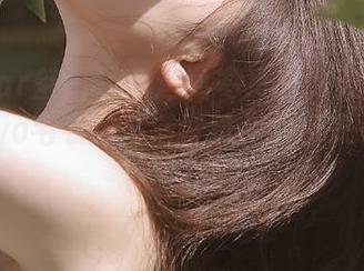 MiStar魅妍社 – 逃离寒冷的冬天：刘懿萱Yoyo毛衣的高清壁纸为你带来一丝温暖！.txt