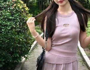 MiiTao蜜桃社 – 李颖诗美足写真，魅力四射的精美套图合集即将上线.txt