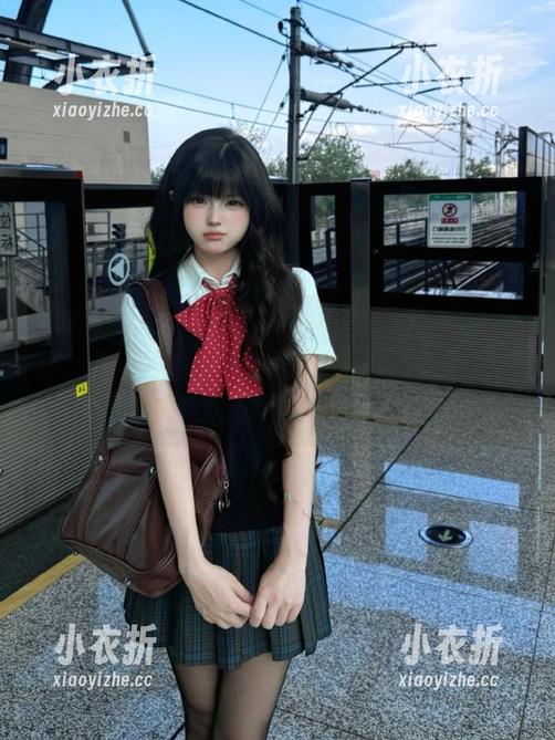 MiiTao蜜桃社 - 梦乃Mandy的白裙摄影：原图中的梦幻与现实交织，照片散发无穷的视觉享受与情感共鸣！.txt
