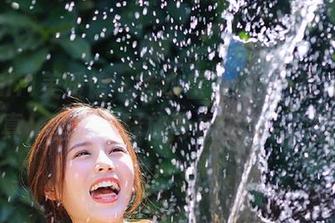 MyGirl美媛馆 – 徐小宝Jessie的制服高清写真，壁纸中释放青春活力与个性.txt