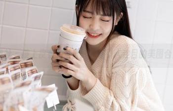 SSA丝社 – 披上皮衣的莹莹：一组引人注目的美图合集.txt