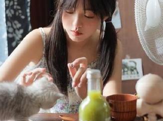 TGOD推女神 – 不看谭晓彤的女神Elise百变秀原图和图包，怎么能说自己见识过？.txt