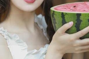 TGOD推女神 – 赵馨玥旅拍精选美图，套图展现她独特的视角与风格.txt