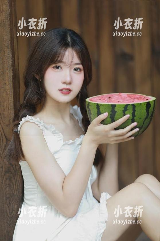 TGOD推女神 - 赵馨玥旅拍精选美图，套图展现她独特的视角与风格.txt