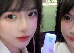TouTiao头条女神 – 短裙下的风情：刘瑾希原图与图片的完美结合.txt