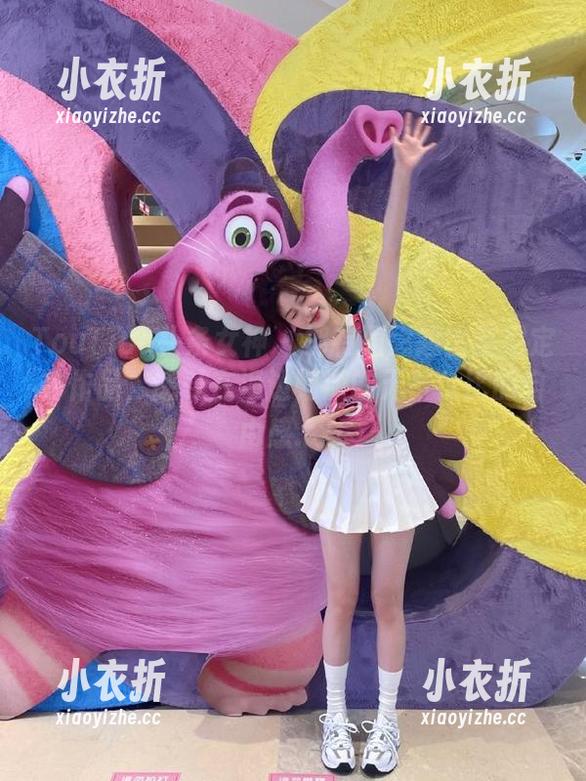 TouTiao头条女神 - 拥有周思超比基尼定制作品，感受在海边畅游的无与伦比的自由感.txt