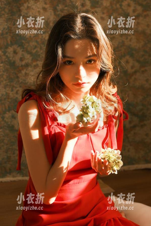 TouTiao头条女神 - 分享梁芮溪的睡衣套图，捕捉那些惬意而迷人的私密瞬间.txt