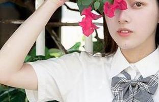 UGirls尤果网 – 杜小雨美图更新：棉袜写真演绎独特的清新时尚风格.txt