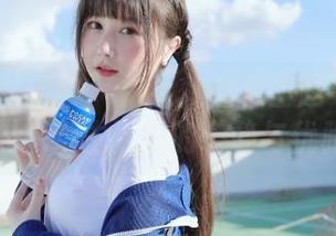 UGirls尤果网 – 松果儿白色主题写真：用影像描绘她生活中的宁静与优雅.txt