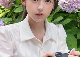 XIAOYU语画界 – 难以抗拒的程程程私拍图集，温柔背后藏着什么秘密？.txt