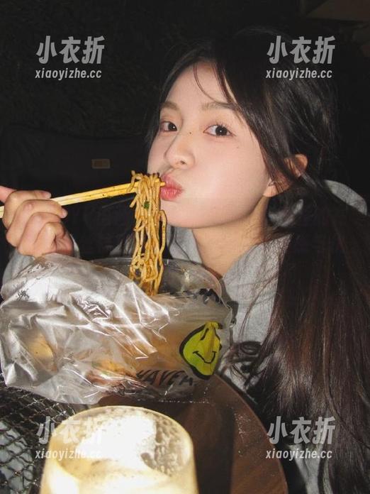 XIAOYU语画界 - 原图在此！程程程的在线极致丝袜写真，如何巧妙呈现性感与优雅？.txt