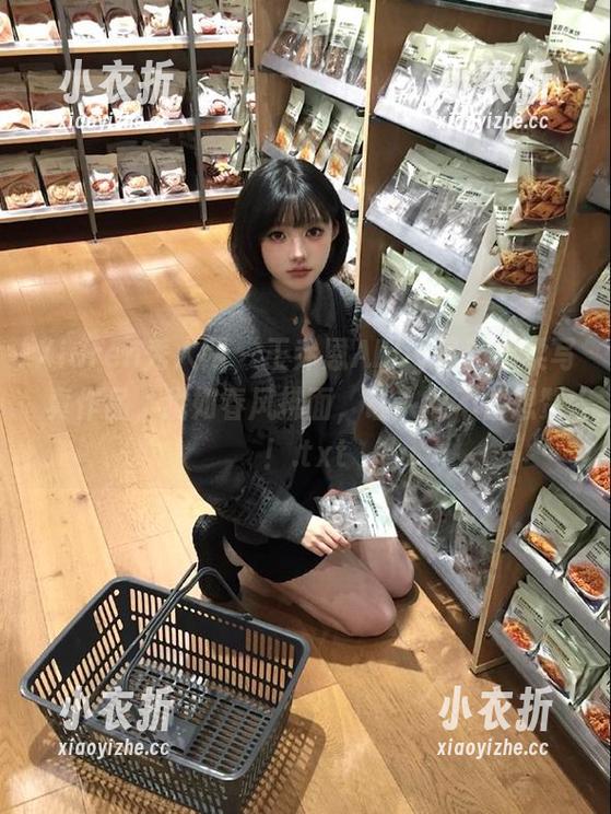 Xiuren秀人网 – 王乔恩Abby最新温柔写真作品，犹如春风拂面，让人忍不住想赞！.txt－小衣折
