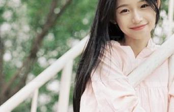 Xiuren秀人网 – 从未公开的Lovely璐璐秘密：她的写真作品展现真实的自我.txt
