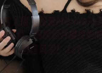 Xiuren秀人网 – 探索Manuela玛鲁娜的高开旗袍写真，细腻照片捕捉她的魅力与自信风采！.txt