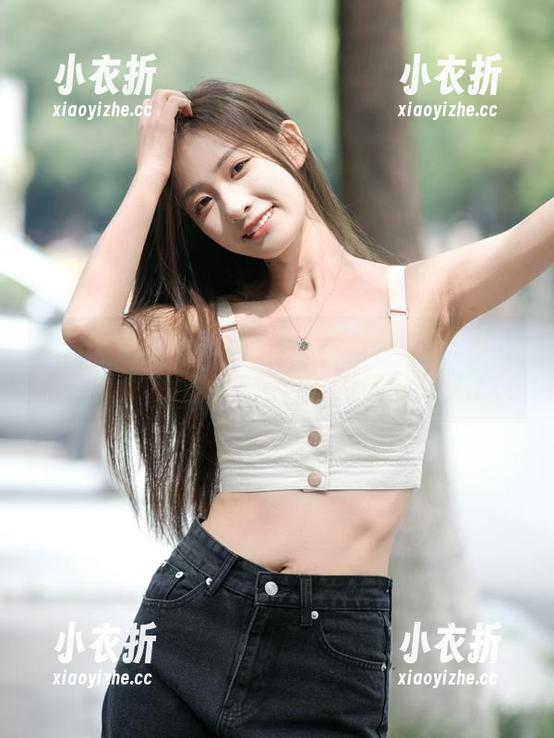 Xiuren秀人网 - lucky咏丹私拍写真：牛仔裤中的青春气息与时尚灵感分享.txt