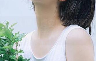 Xiuren秀人网 – 唐安琪空姐下班后写真下载，邂逅她的迷人微笑与故事.txt