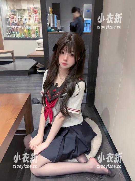 Xiuren秀人网 - 夏诗雯Sally的裤里丝系列：精美原图分享，带你走进她的时尚之旅.txt