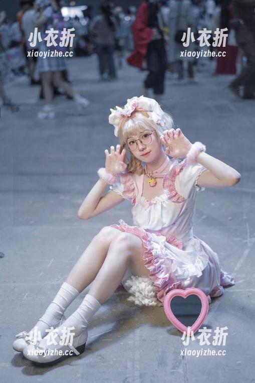 Xiuren秀人网 - 跟随小肉肉咪的视角，女友写真作品集最新更新，探索爱的魅力！.txt
