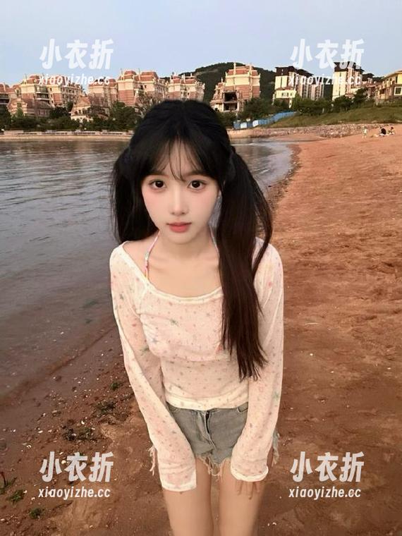 Xiuren秀人网 - 小薯条nienie的连体衣写真不仅好看，还能免费下载，快来开启你的时尚之旅！.txt