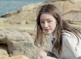 Xiuren秀人网 – 杏子Yada毛衣精选写真集：萌趣十足，治愈你的每一个寒冷日子.txt