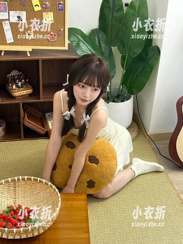 Xiuren秀人网 - 沐子熙V旅拍趣味照片合集：看她如何在镜头前变身搞笑达人！.txt
