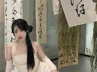 Xiuren秀人网 – 在水中舞动，观看雅茹老师泳池作品的动人姿态！.txt