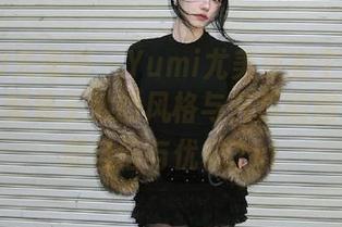 YouMi尤蜜荟 – Yumi尤美皮衣个人写真合集：聚焦于她的风格与气质的图包，尽显自信与优雅.txt