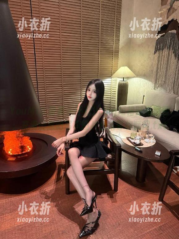 YouMi尤蜜荟 - 不柠bling短裙时尚探索：充满创意的写真图片合集等你翻阅.txt