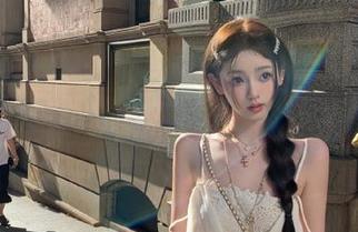 YouMi尤蜜荟 – 穿上比基尼的心上可Flora，她的美图图集中展现了无与伦比的夏日风情！.txt