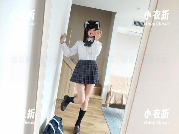 精彩纷呈的nagisa魔物喵毛衣写真，重温那些令人心动的作品瞬间.txt
