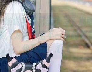pans – 谁说学姐只能学习？咖喱学姐的写真合集，为你开启不一样的视觉之旅，快下载！.txt