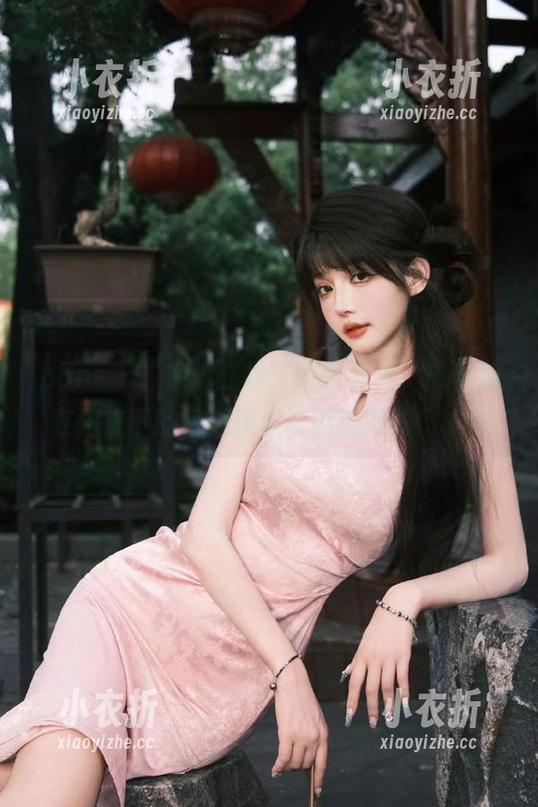 pans - “妮妮红裙”套图分享，感受她在阳光下的娇美瞬间与细腻风情！.txt