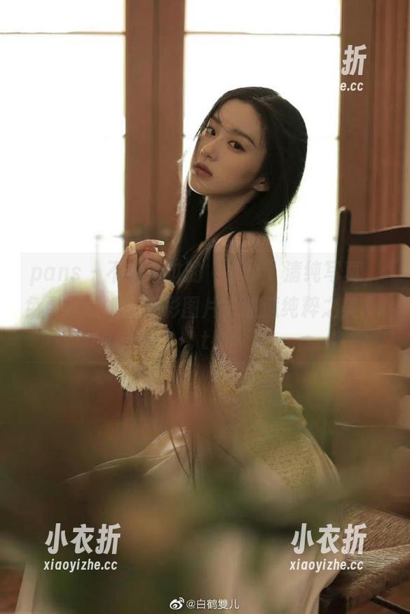 pans - 不容错过的“小小”清纯写真，免费获取她的精彩图片，邂逅纯粹之美.txt