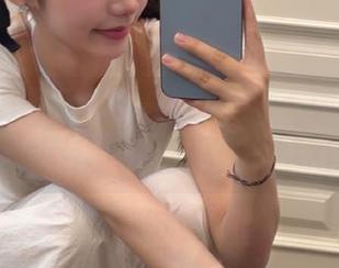 pans – 小颖的泳装写真合集：游泳池中的笑与泪，幽默感满满.txt