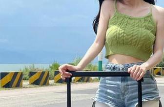 pans – 体验果汁的网袜风情：一组让你心动的写真图集.txt