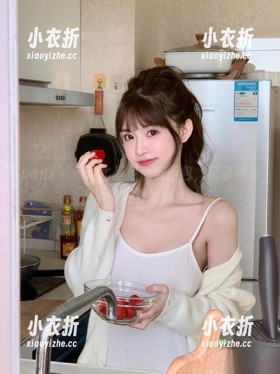 pans - 禾禾比基尼私房图包，记录她与海滩的浪漫邂逅.txt