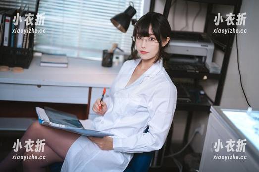 私拍系列：一智智的居家套图，享受惬意生活的每一刻.txt