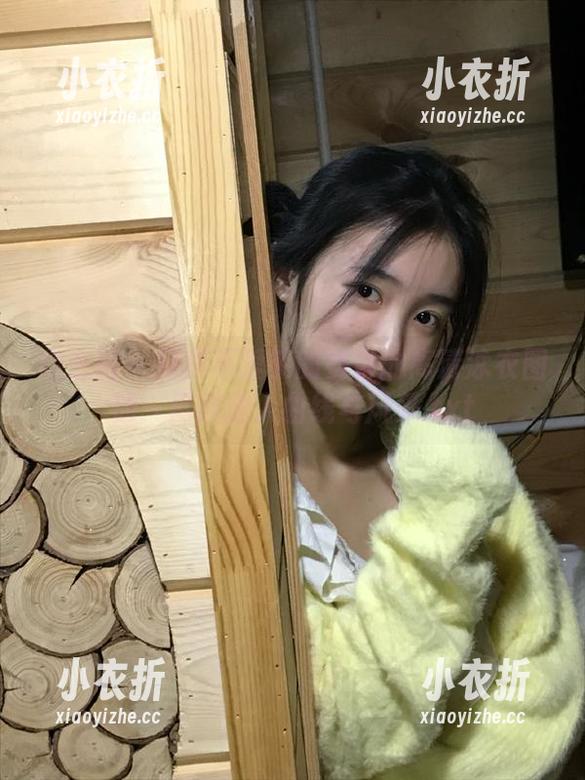 微密圈 - 探索不爱笑的赛琳的高清泳衣图册：尽展迷人曲线与风采.txt