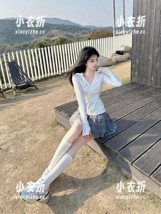 不爱笑的赛琳 微密圈 - 别来了!不爱笑的赛琳的旅拍写真资源简直是我的心头肉,根本停不下来!.txt