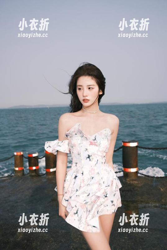 微密圈 - 不爱笑的赛琳可爱写真展示：在图库中发现她最真实的一面.txt