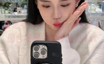 丽柜 – 叛逆与优雅结合，小七学姐写真套图合集展示独特魅力.txt
