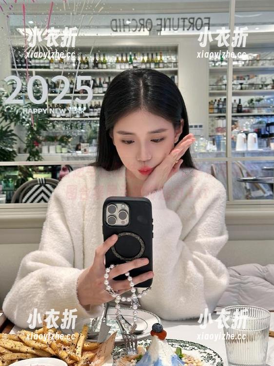 丽柜 - 叛逆与优雅结合，小七学姐写真套图合集展示独特魅力.txt